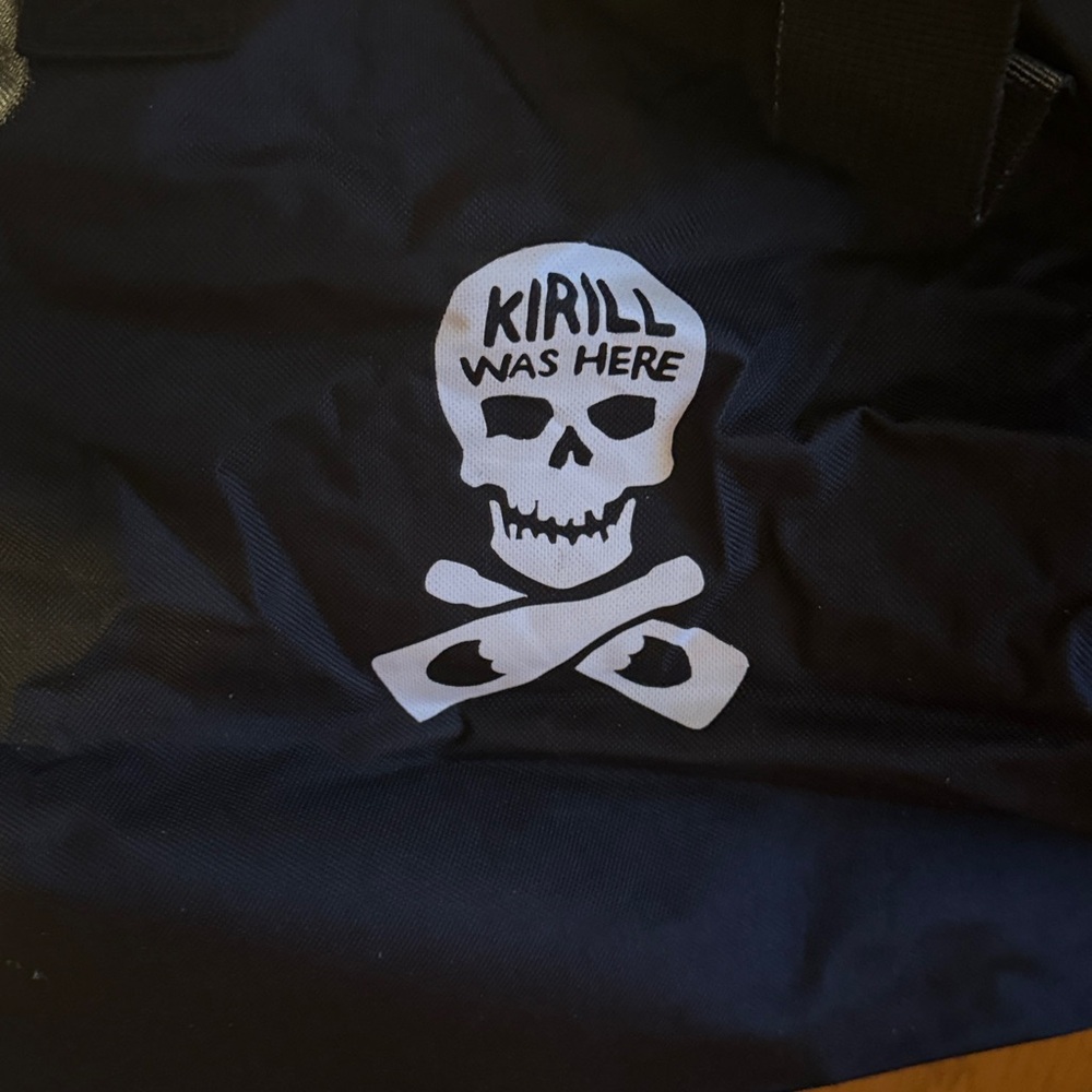 FIVE Brand new Assholes Live Forever duffle bags. - Picture 2 of 10